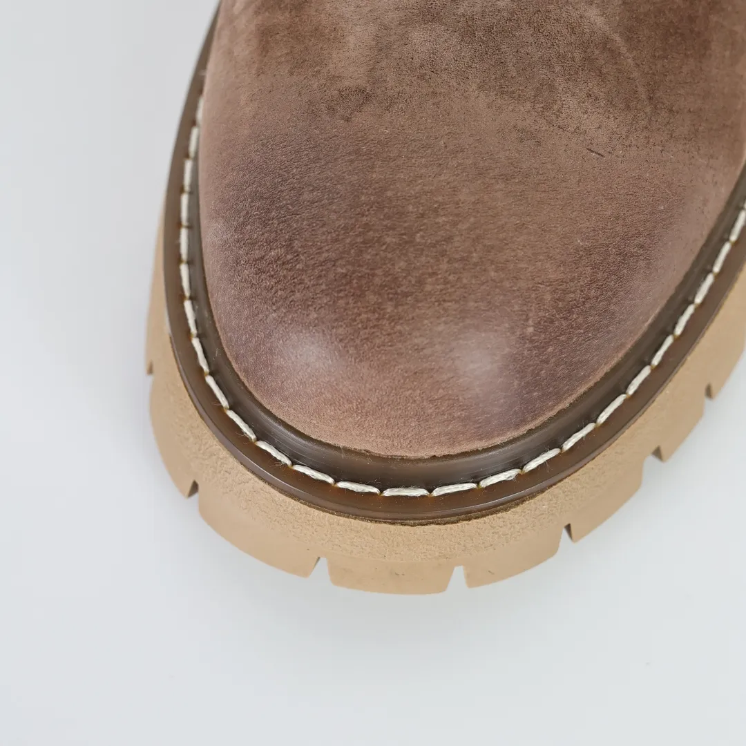 Copy price 💰620 Core recommendation Good price Timberland/Timberland classic outdoor casual rhubarb boots series Guangdong factory quality Original box original packaging The fabric is made of Italian 🇮🇹 top matte fine-grained cowhide. It is paired with anti-odor and anti-corrosion genuine leather latex insoles to give you a perfect wearing experience. The quality is exquisite and durable. A must-have for sportsmen. Specially designed to treat those who are not handsome. High-quality and first-class foot feel. Size: 39 -44 (leather shoe size)